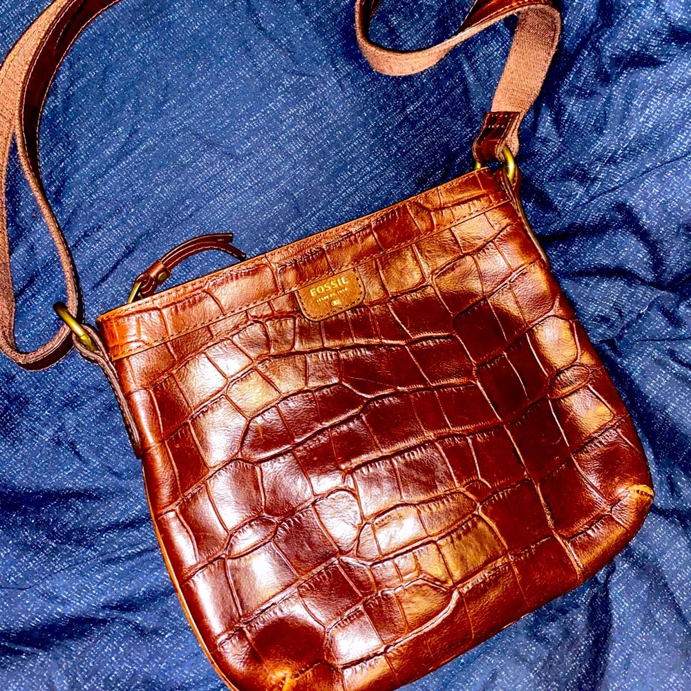 Fossil bag only asking $25